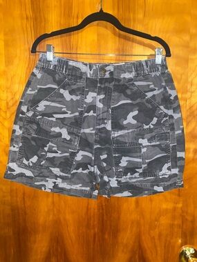 Women’s High waisted Gray Camo Utility Shorts